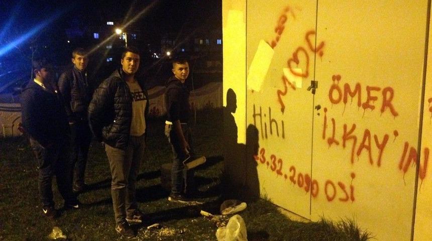 Trafo Yazıların Gençler Temizledi