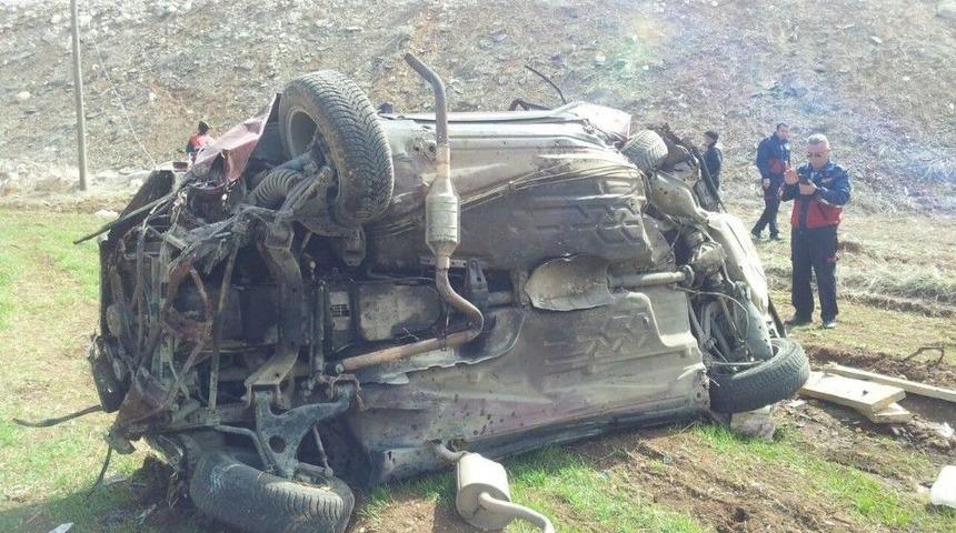 Cenazeye Giden Aile Kaza Geçirdi: 1 Ölü 2 Yaralı