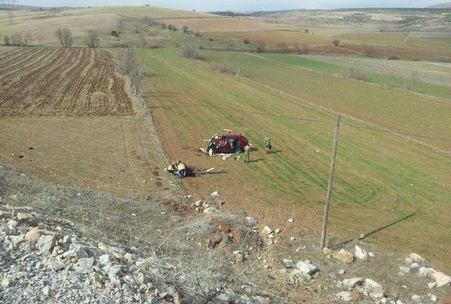 Cenazeye Giden Aile Kaza Geçirdi: 1 Ölü 2 Yaralı