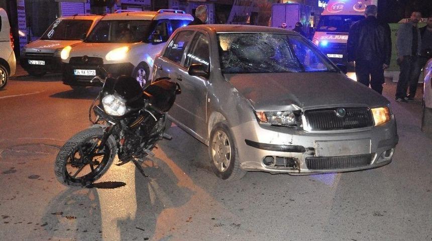Motosikletle Otomobil &Ccedil;arpıştı: 2 Yaralı