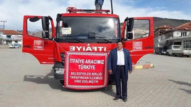 Türkiye Belediyeler Birliği, Akharım Beldesine İtfaiye Aracı Hibe Etti