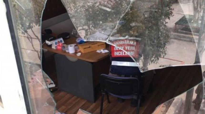 Hırsızlar Okul Kantininden Yiyecek Ve 800 Tl &Ccedil;aldı