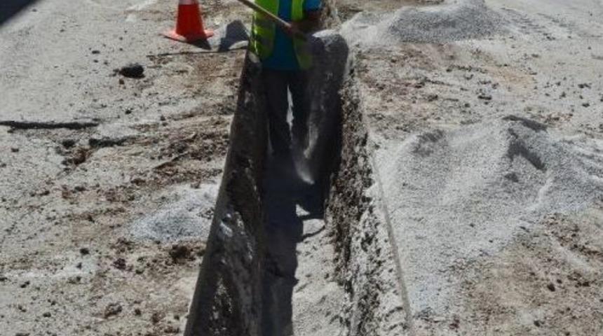 Başharık Ve Hasanvarol Mahallelerinin İ&ccedil;me Suyu Altyapısı Yenilendi