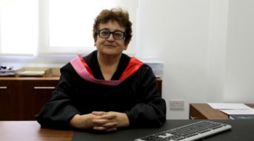 Girne &Uuml;niversitesi&rsquo;nden Avukatlar G&uuml;n&uuml; Mesajı: "&ouml;rg&uuml;tl&uuml; Hukuk D&uuml;zeninde, Savunma Hakkı Kutsaldır"