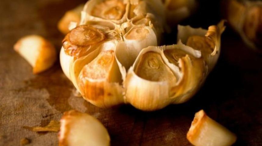 24 saatte etkili: 6 diş pişmiş sarımsak yemenin inanılmaz faydaları