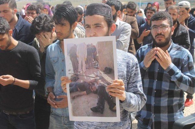 Öğrenciler İdlip’teki Katliamı Kınadı