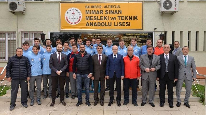 &Uuml;mit Karan&rsquo;dan Flaş &rsquo;emre Mor Ve Tudor&rsquo; Yorumu