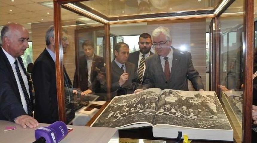 Asr-I Fener Kitabı 'olimpiyat Ve Spor K&uuml;t&uuml;phanesi'ndeki Yerini Aldı