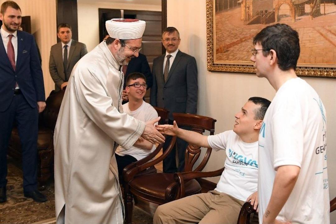 Diyanet İşleri Başkanı G&ouml;rmez, Otizmli &Ccedil;ocuklarla Bir Araya Geldi
