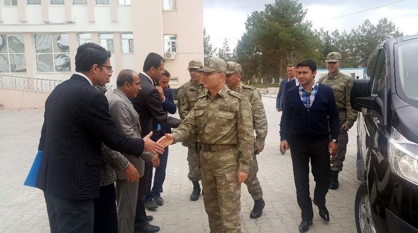 Adana Jandarma B&ouml;lge Komutanı Deprem B&ouml;lgesinde