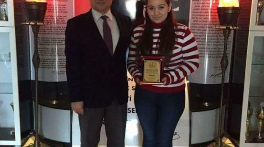 Ayal&rsquo;de &Ccedil;ifte Birincilik Sevinci