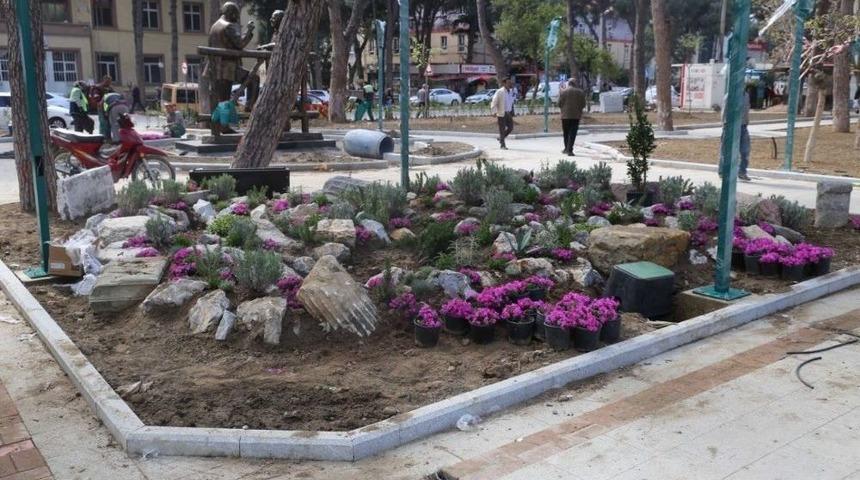 Burhaniye&rsquo;de Parklar G&uuml;zelleşiyor