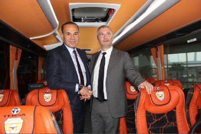 Adanaspor'a Yeni Takım Otobüsü