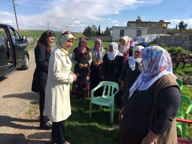 Vali Erin’in Eşi Depremzedeleri Ziyaret Etti