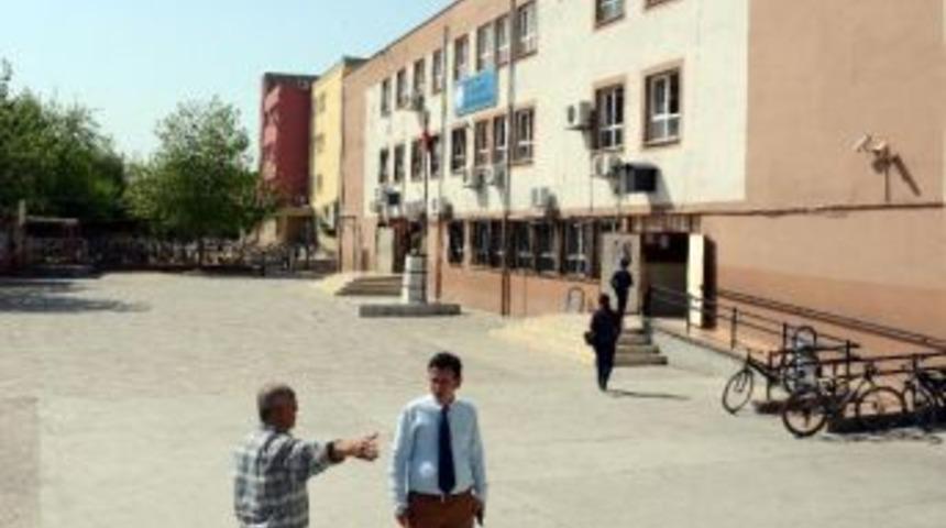 Bayat &Ccedil;ikolata Zehirledi