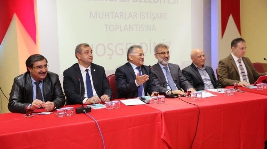 Başkan Büyükkılıç Muhtarlar Toplantısında Yeni Yıl Yatırımlarını Anlattı