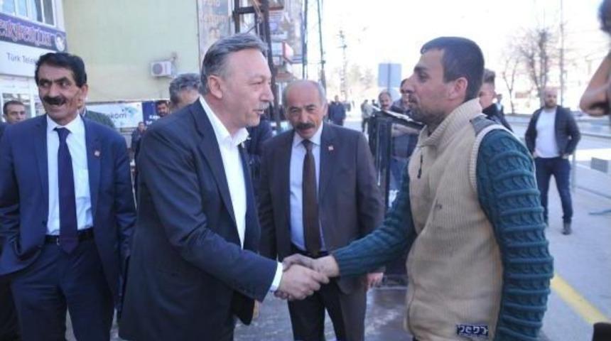 Chp'li Vekillerden Yüksekova'da Referandum Çalışması