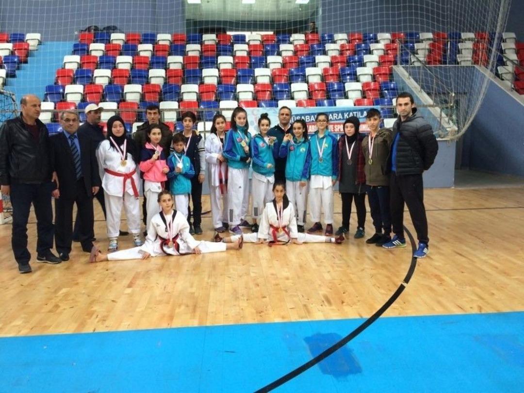 Kepez &Ccedil;aylıoğlu&rsquo;nun Tekvandocuları Madalyaları Topladı