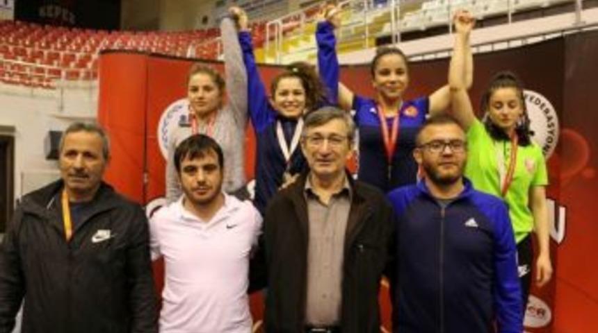 Adıyaman Belediyesi Güreşçileri Türkiye’yi Temsil Edecek