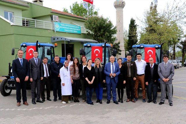 Mezarlık Bakımları İçin Yeni Traktörler Alındı