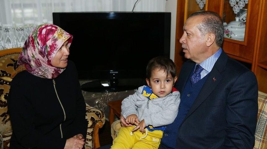 Cumhurbaşkanı Erdoğan&rsquo;dan S&uuml;rpriz Ev Ziyareti