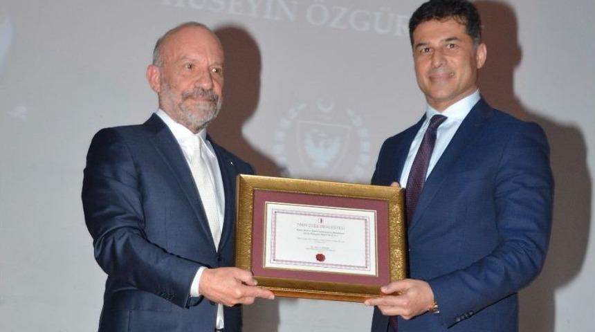 Kktc Başbakanı &Ouml;zg&uuml;rg&uuml;n&rsquo;e "yakın Doğu Altın Anahtar Onur &Ouml;d&uuml;l&uuml;"