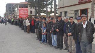 Bakanla Tokalaşmak İçin Uzun Kuyruk Oluşturdular