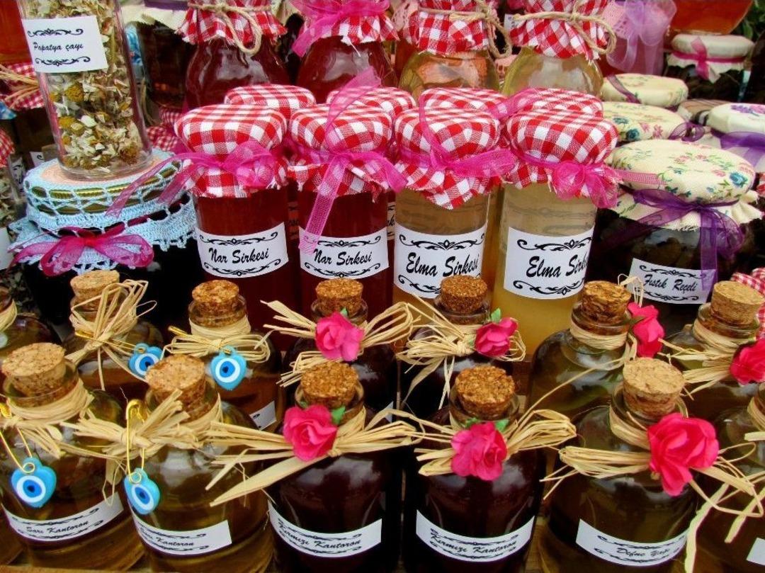 Ala&ccedil;atı Ot Festivali Renkli G&ouml;r&uuml;nt&uuml;lerle Başladı