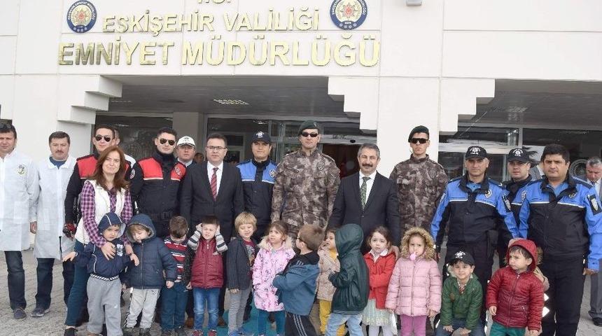 &Ouml;ğrencilerden Polis Amcalarını Ziyaret