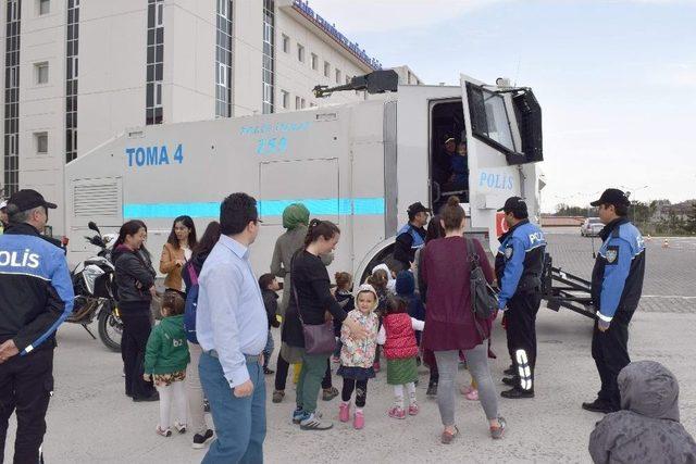 Öğrencilerden Polis Amcalarını Ziyaret