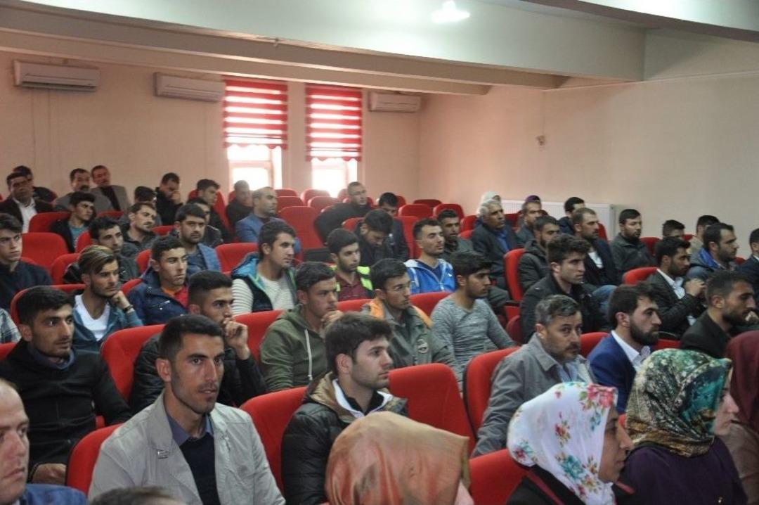 Kaymakam Uzan Gen&ccedil;lerle Buluştu