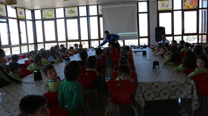 &Ouml;ğrencilere G&uuml;venli İnternet Eğitimi Verdi