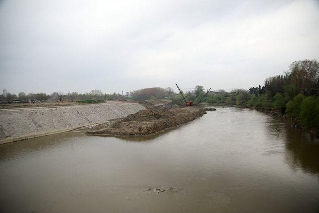 Sakarya Nehri Yatağında Genişletme Çalışmaları Devam Ediyor