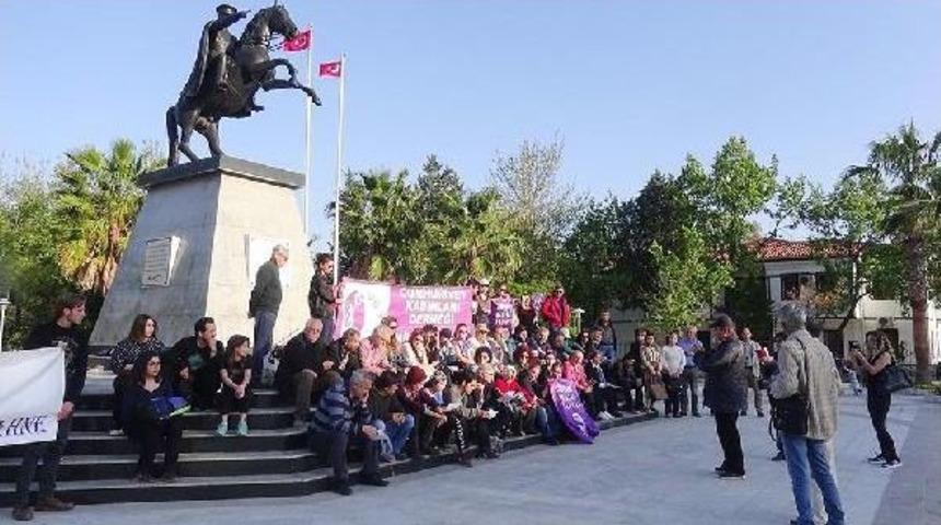 Nutuk Okuyarak Tepki G&ouml;sterdiler