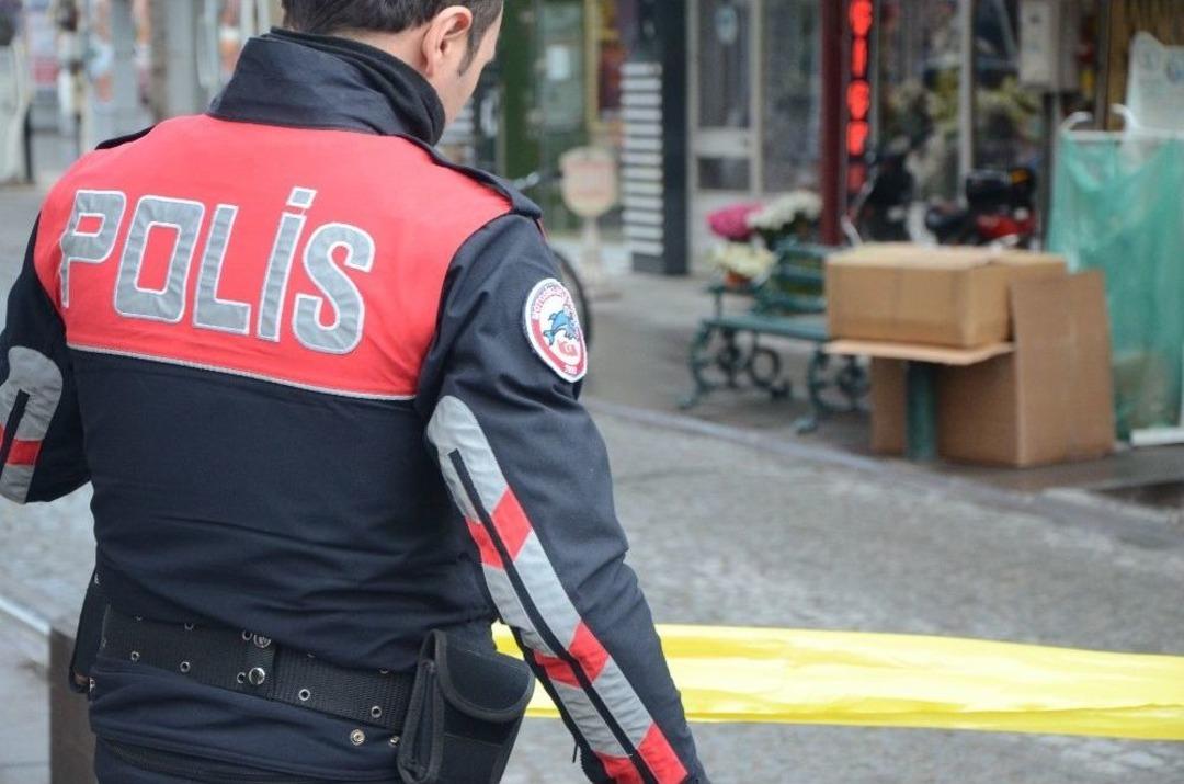 Ş&uuml;pheli Paketler Polis Ekiplerini Harekete Ge&ccedil;irdi