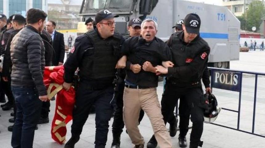 Adliye &Ouml;n&uuml;nde Polis M&uuml;dahalesi