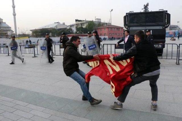 Adliye Önünde Polis Müdahalesi