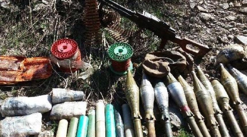 Hakkari'de Pkk'nın Silah, M&uuml;himmat Ve Patlayıcı D&uuml;zeneği Ele Ge&ccedil;irildi