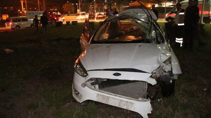 Takla Atan Otomobilden &Ccedil;ıkıp Ka&ccedil;tılar