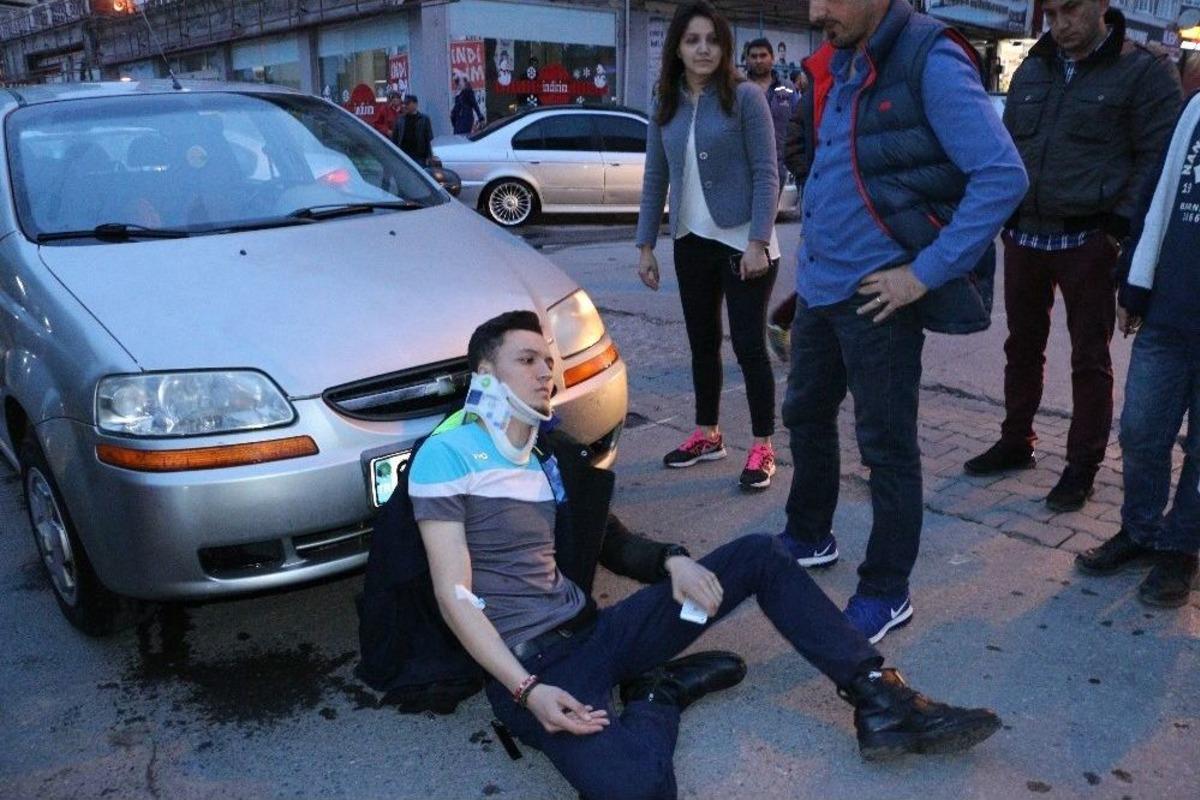 Motosiklet Otomobille &Ccedil;arpıştı: 2 Yaralı