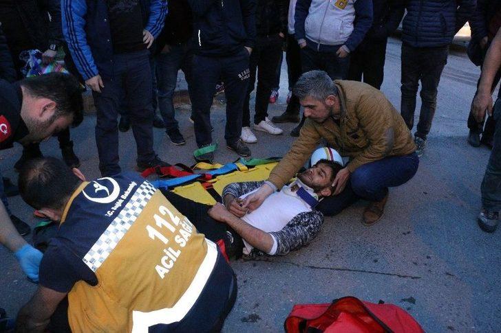 Motosiklet Otomobille Çarpıştı: 2 Yaralı G1