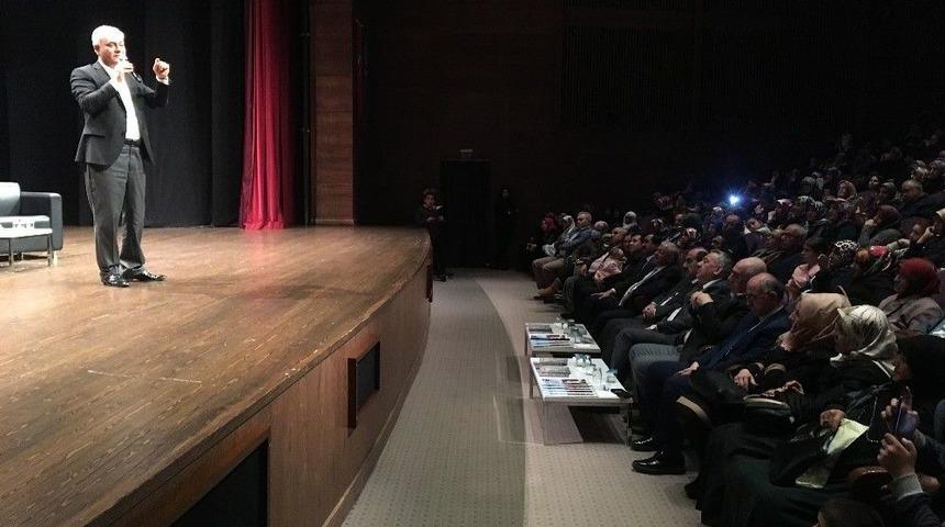 Nihat Hatipoğlu K&uuml;&ccedil;&uuml;k&ccedil;ekmece&rsquo;de Kutlu Doğum &Ouml;zel Etkinliğine Katıldı