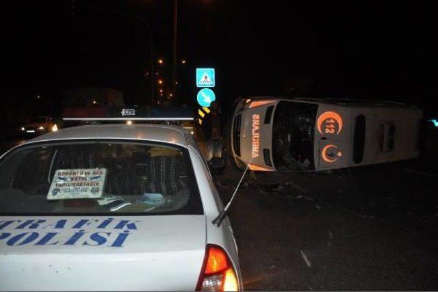 Tarsus’Ta Ambulans Ile Otomobil Çarpıştı: 4 Yaralı