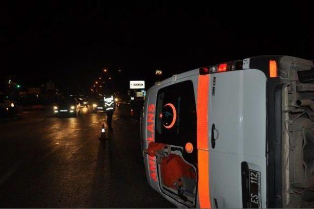 Tarsus’Ta Ambulans Ile Otomobil Çarpıştı: 4 Yaralı