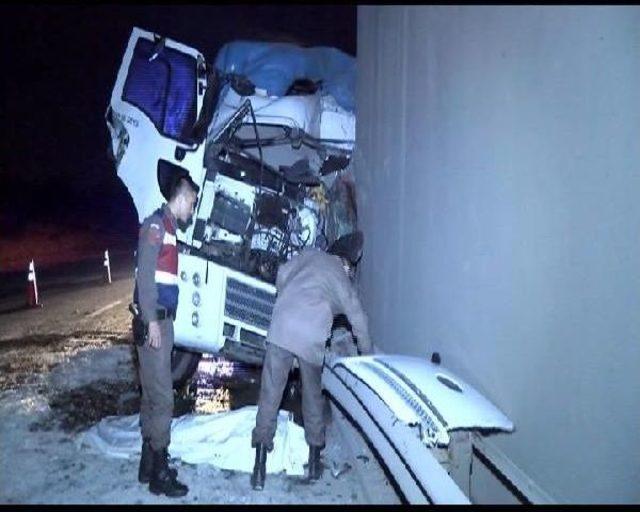 &Ccedil;atalca da Trafik Kazası: 1 &Ouml;l&uuml; 1