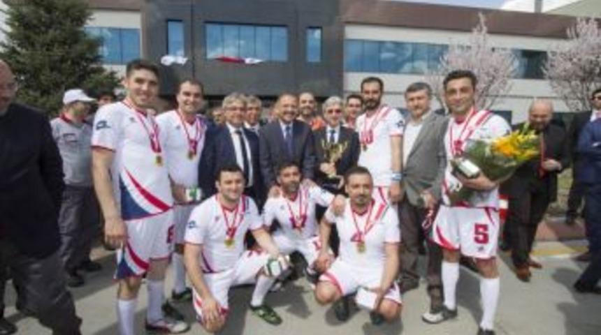 Şampiyon Boytaş&rsquo;ın Kupası Bakan &Ouml;zhaseki&rsquo;den