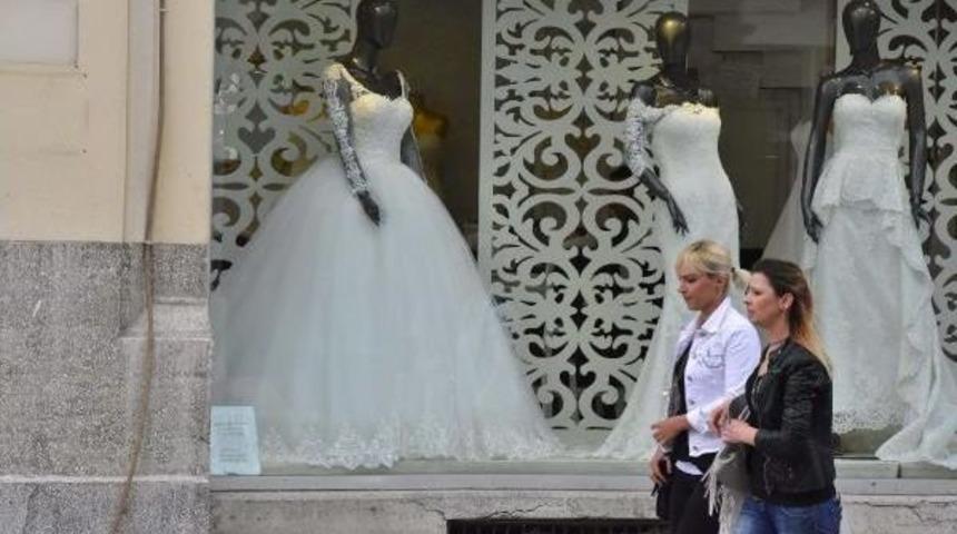 Abiye Ve Gelinlikte Tedarik&ccedil;i Sıkıntısı