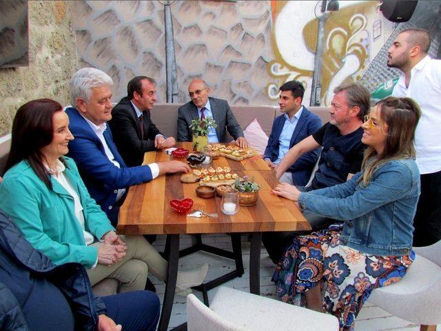 Ala&ccedil;atı&rsquo;nın B&uuml;y&uuml;l&uuml; Atmosferinde Festival Kokteyli 1