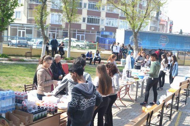 Lüleburgaz’da Okul Yararına Kermes