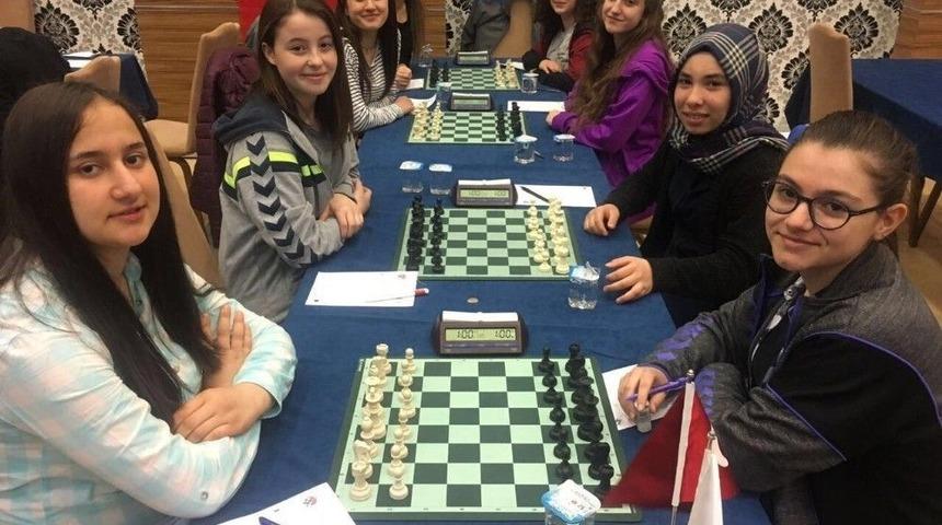 L&uuml;leburgaz Lisesi Kız Satran&ccedil; Takımı T&uuml;rkiye Satran&ccedil; Şampiyonası&rsquo;na Hazırlanıyor